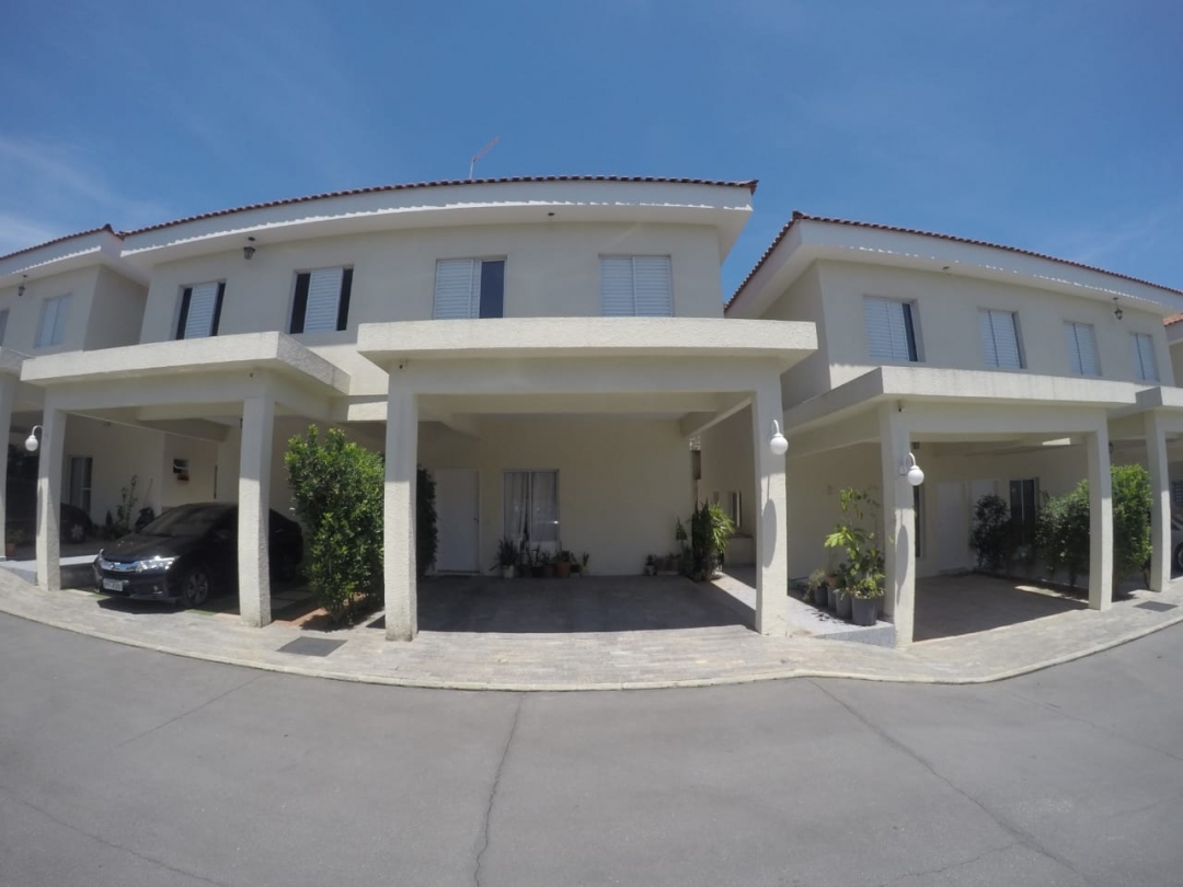 #253 - Casa para Venda em Santana de Parnaíba - SP