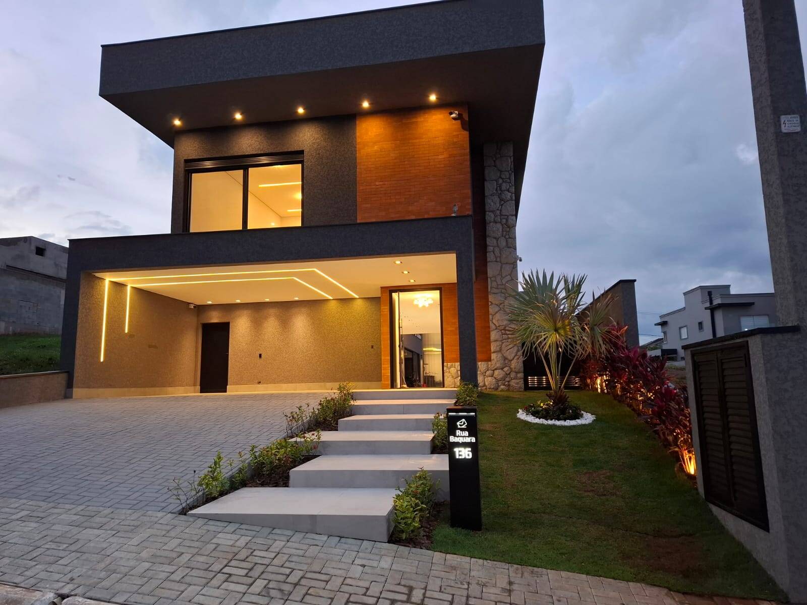 #304 - Casa para Venda em Santana de Parnaíba - SP
